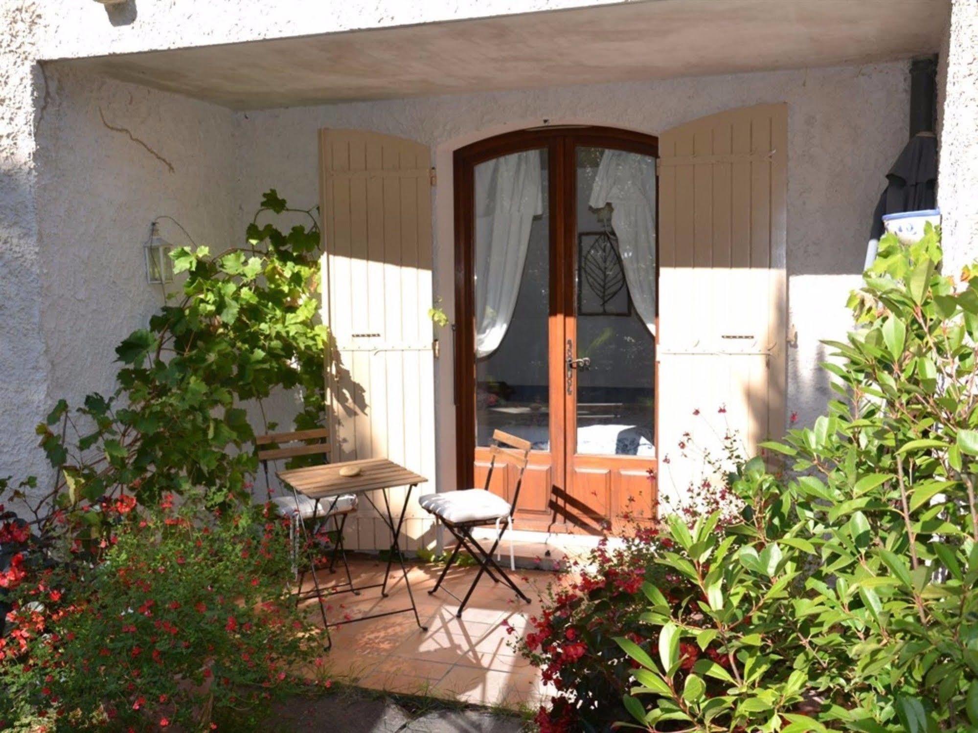 La Deviniere Hotel Donzere Exterior photo