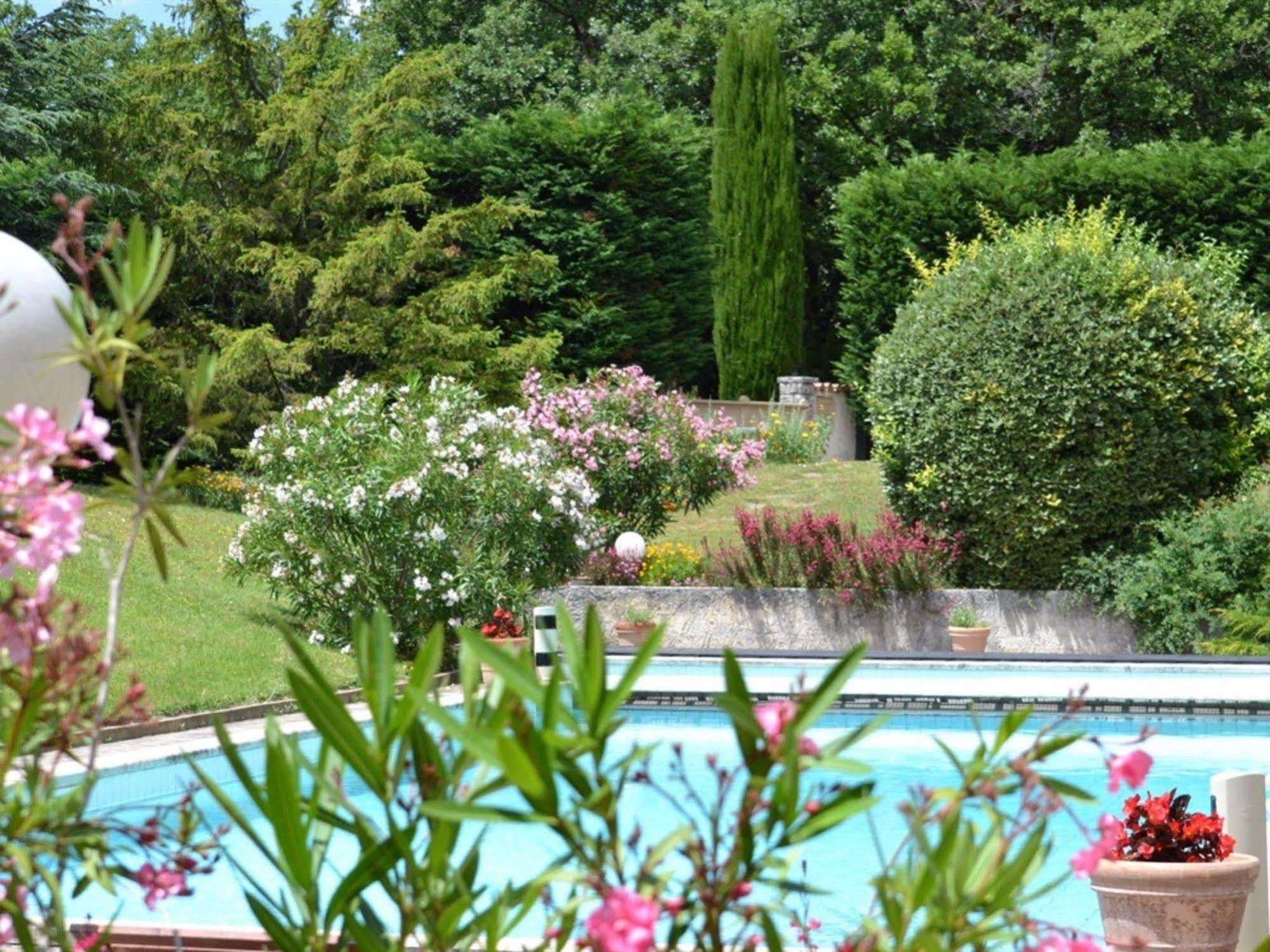 La Deviniere Hotel Donzere Exterior photo