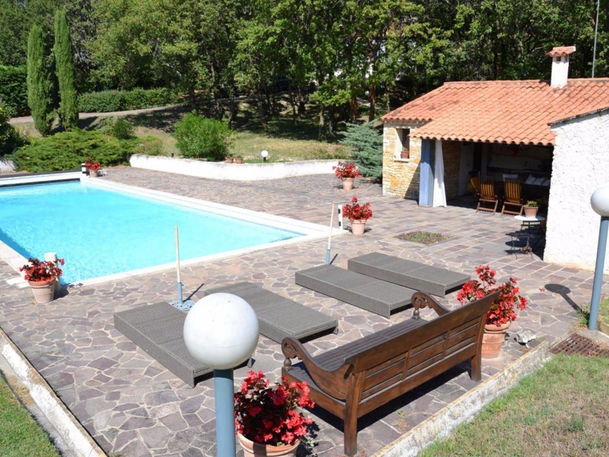La Deviniere Hotel Donzere Exterior photo