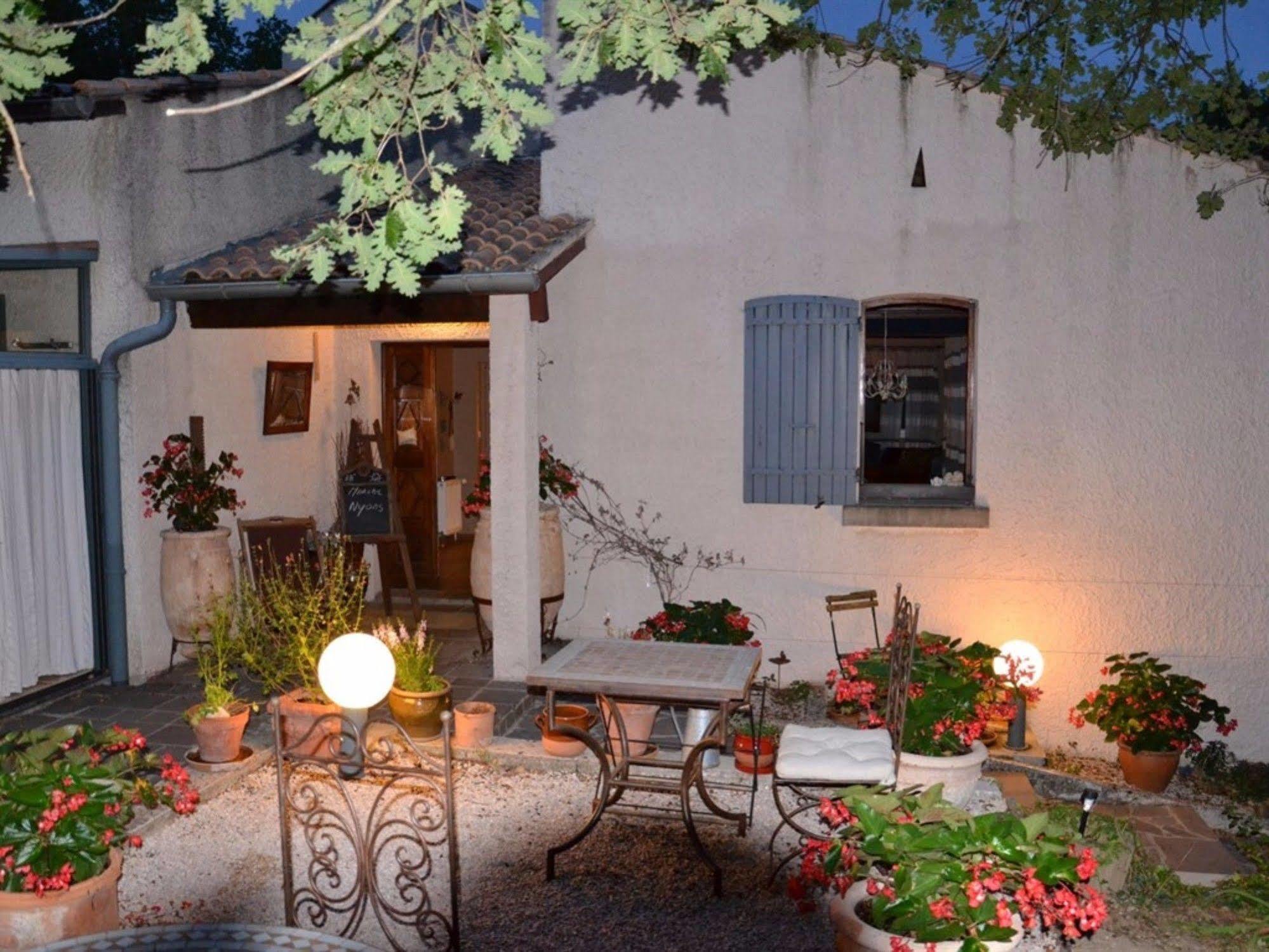 La Deviniere Hotel Donzere Exterior photo